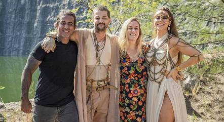 Adriano Melo, Marcelo Serrado, Natália Grimberg e Paolla Oliveira nos bastidores de “Cara e Coragem”|442x241